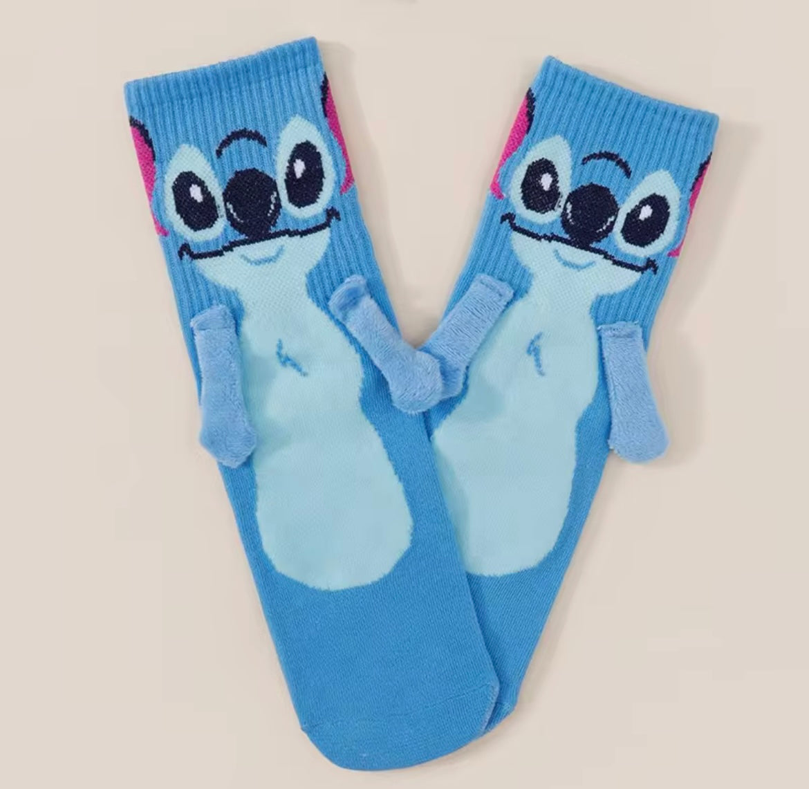 Calcetines Stitch Imantados para Pareja 💙🧦  El Detalle Más Tierno y Divertido para Estar Siempre Juntos ✨💕