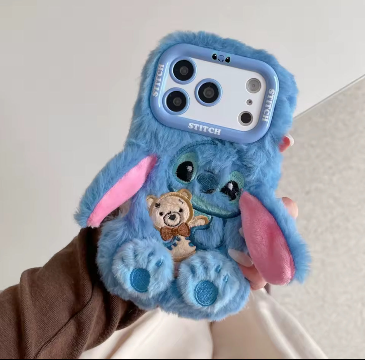 Fundas Stitch Adorables de Peluche 💙📱   Suavidad, Ternura y Estilo en Cada Caricia ✨🧸
